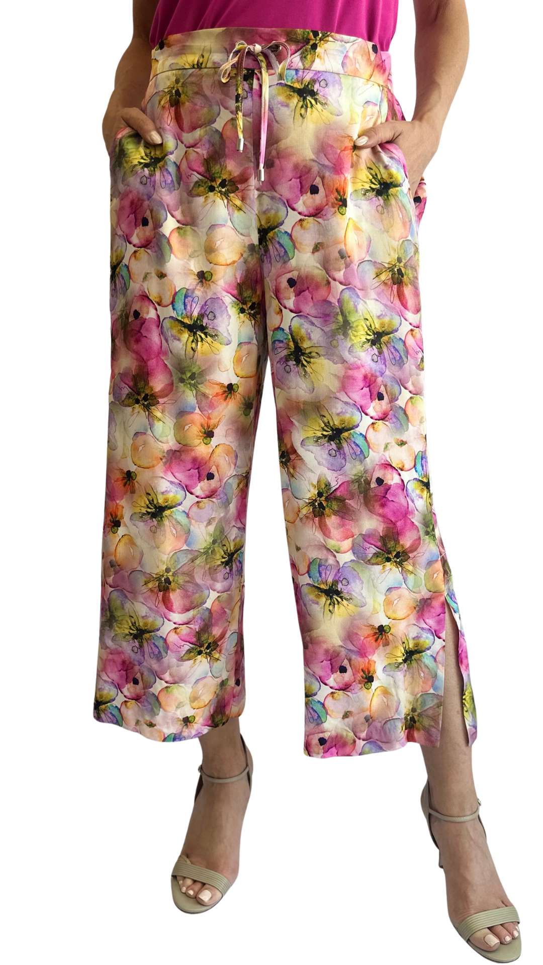 Floral Print Pull-On Slit Hem Capris. Style SW205509