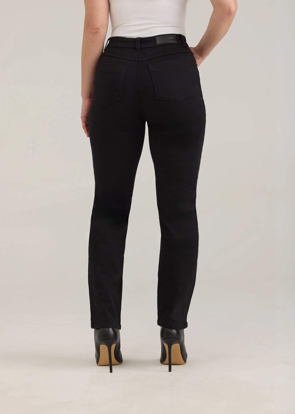 Suzanne Fly Front Straight Leg Jean. Style FD6920660