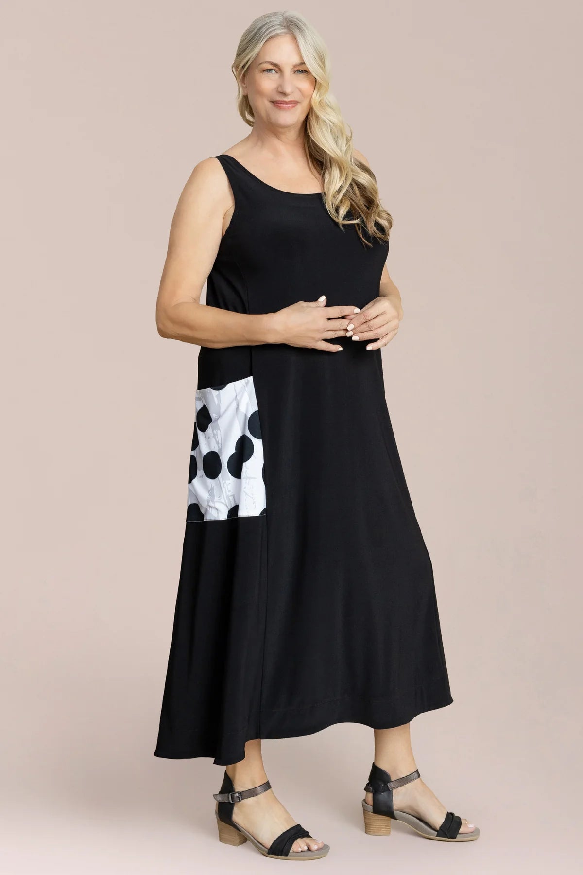 Polka Dot Pockets Sleeveless Maxi Dress. Style SI28193P