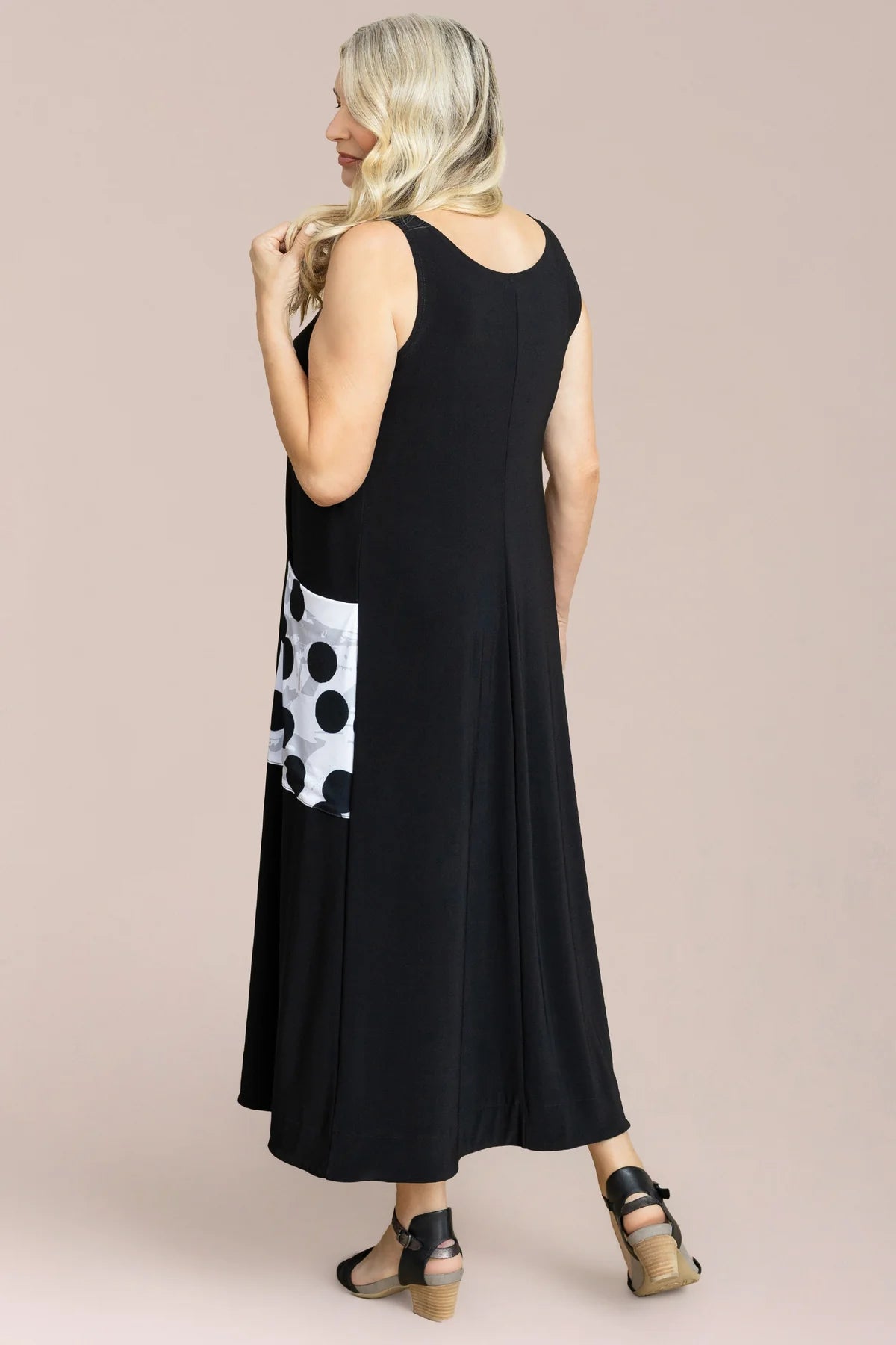 Polka Dot Pockets Sleeveless Maxi Dress. Style SI28193P