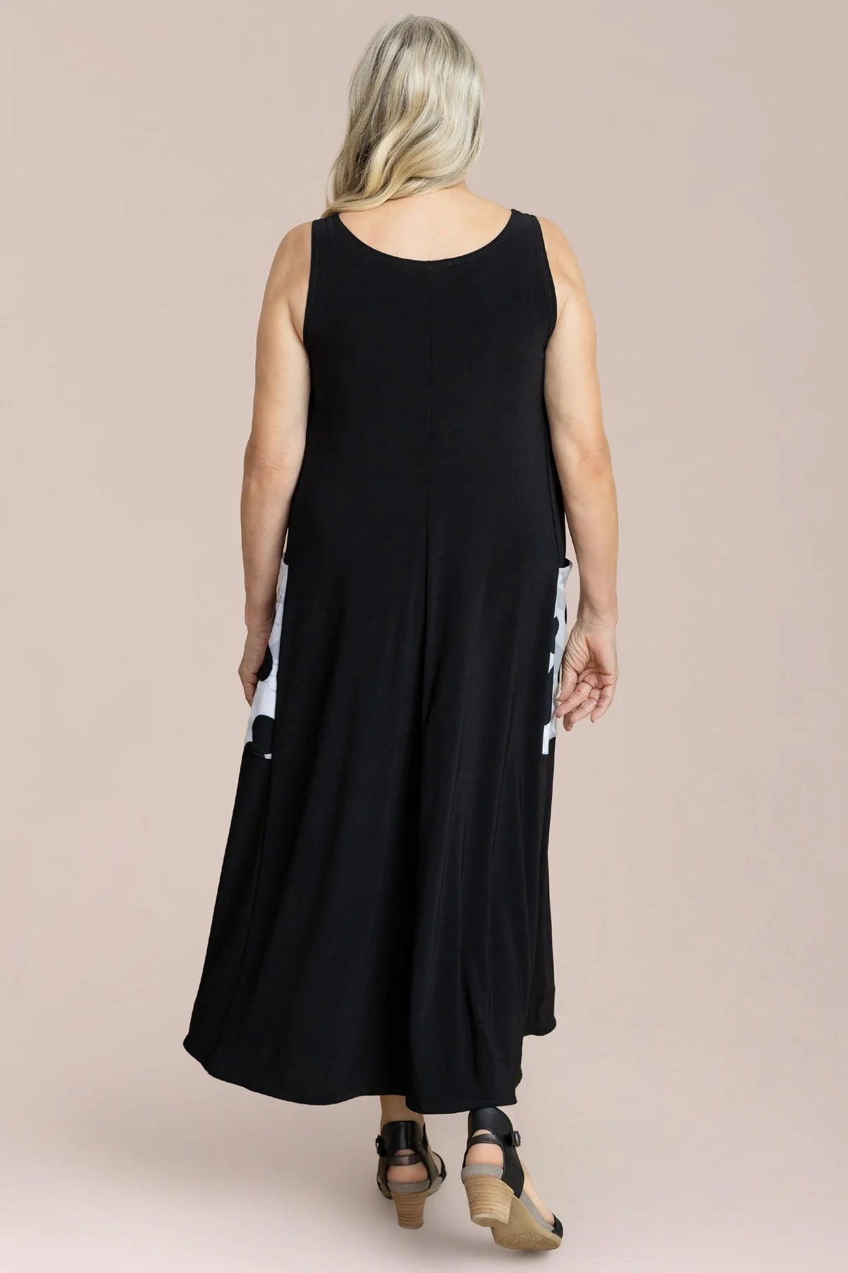 Polka Dot Pockets Sleeveless Maxi Dress. Style SI28193P