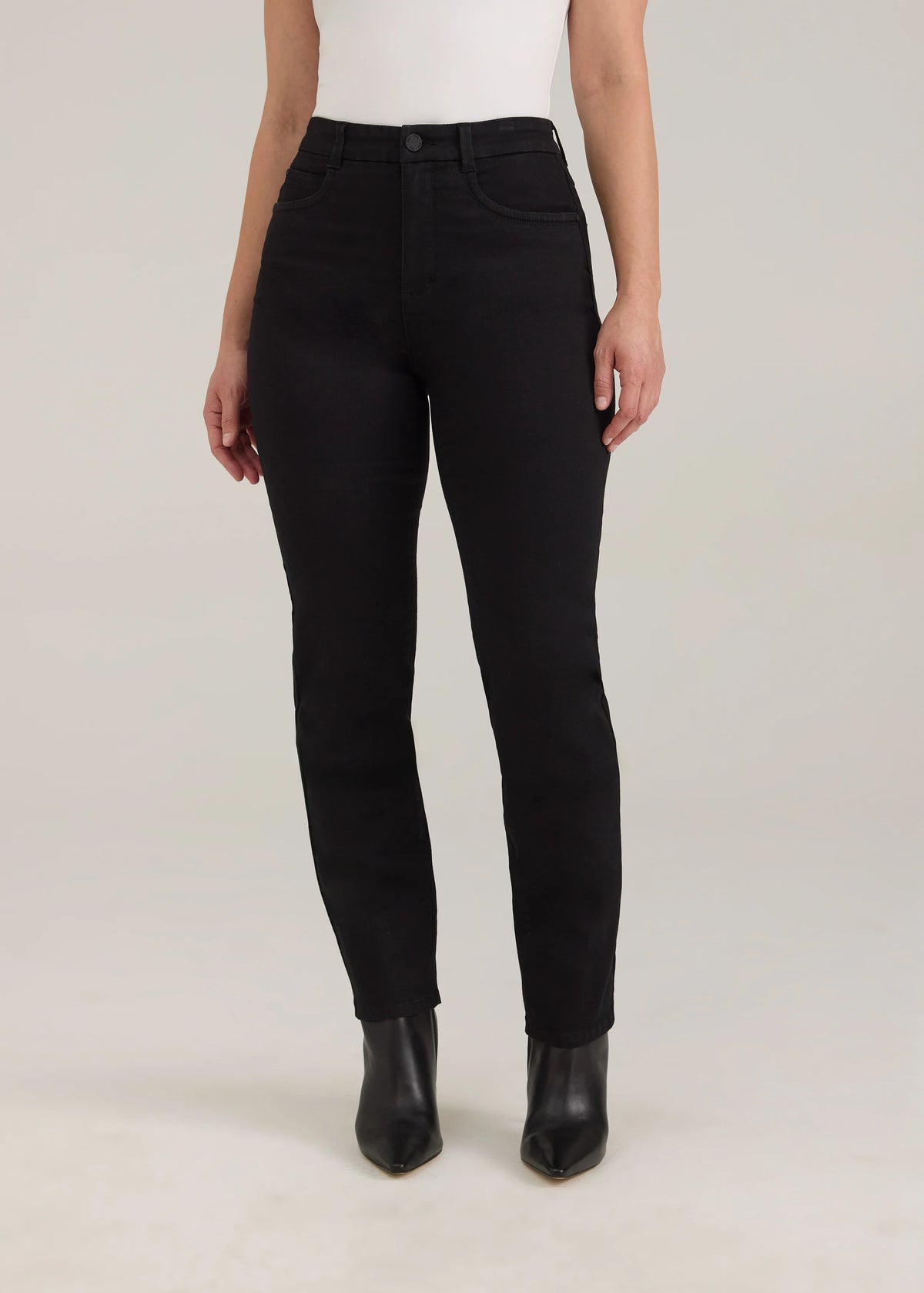 Petite Suzanne Fly Front Straight Leg Jean. Style FD8920660