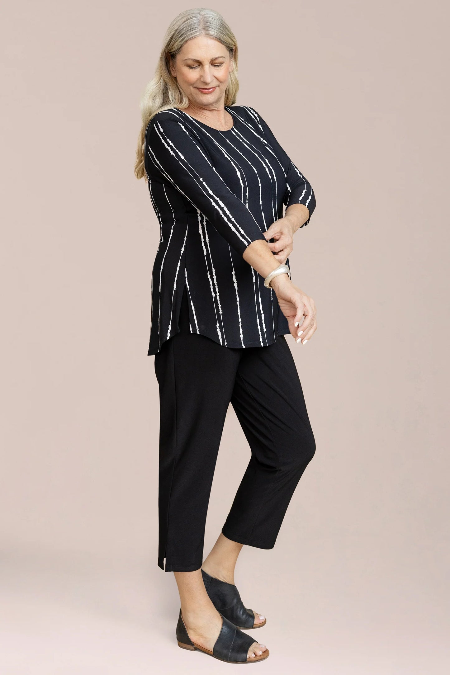 Round Neck 3/4 Sleeve Stripe Print Go-To Classic Top. Style SI22110RP-2C/B