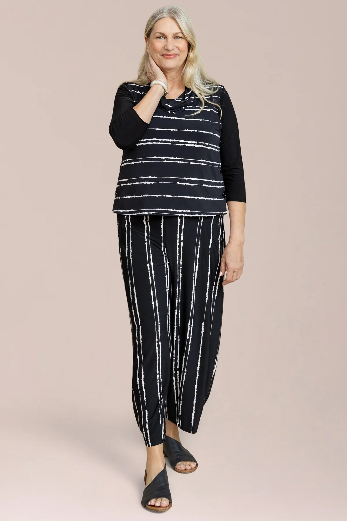 Stripe Print Lantern Leg Cropped Pant. Style SI27237P