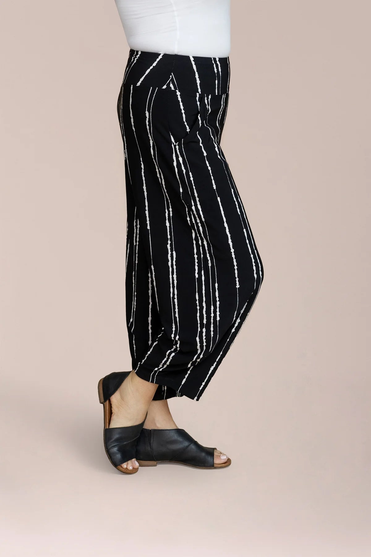 Stripe Print Lantern Leg Cropped Pant. Style SI27237P