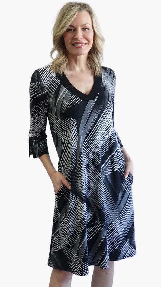 Trellis Print V-Neck Dress. Style SW107200