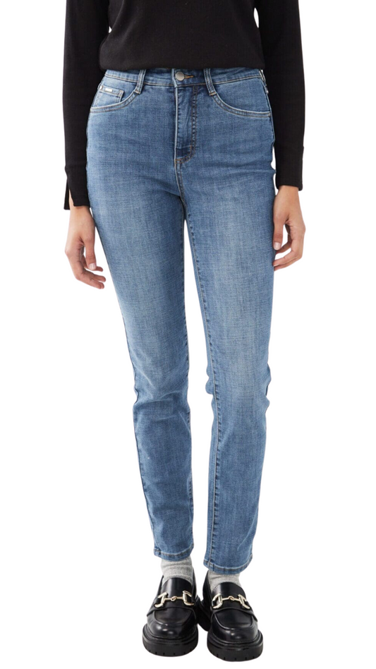 Suzanne Pencil Leg Jean in Multiple Washes. Style FD6847809