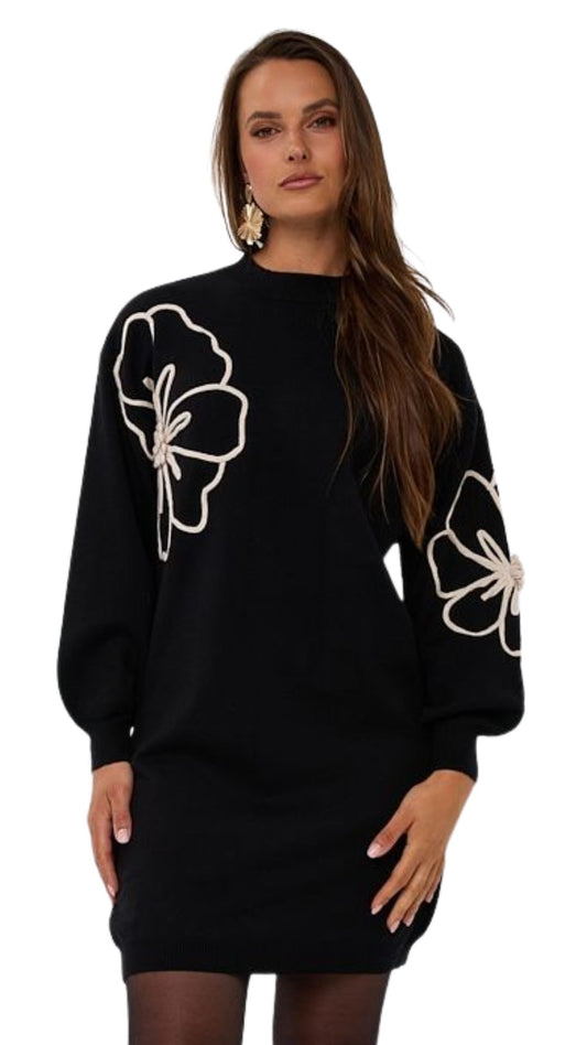 Knitted Black & White Floral Details Sweater Dress. Style ESQ02504