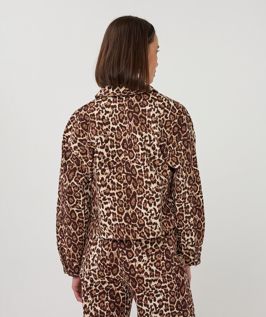 Leopard Print Long Sleeve Button Up Cropped Jacket. Style ESQ12000