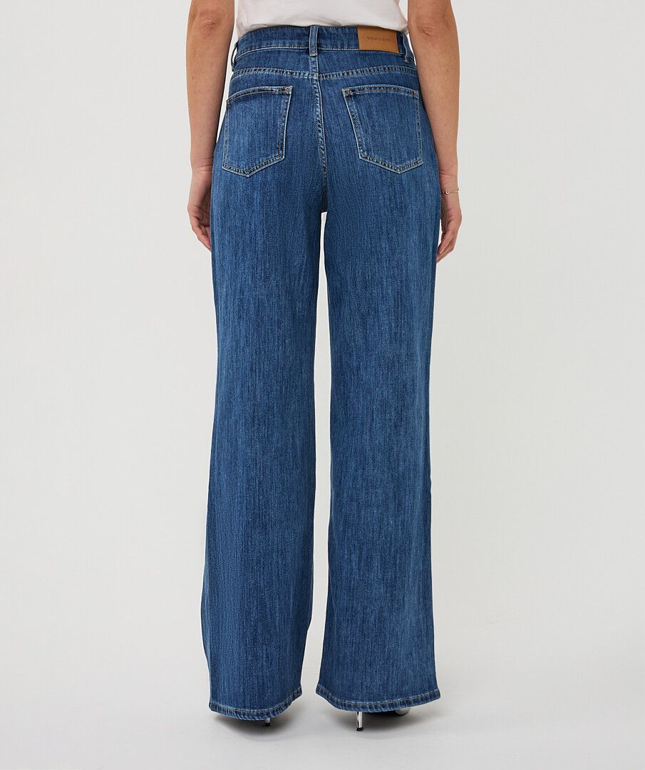 Wide Leg Studded Details Jean. Style ESQ12018