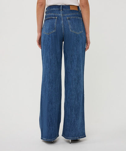 Wide Leg Studded Details Jean. Style ESQ12018