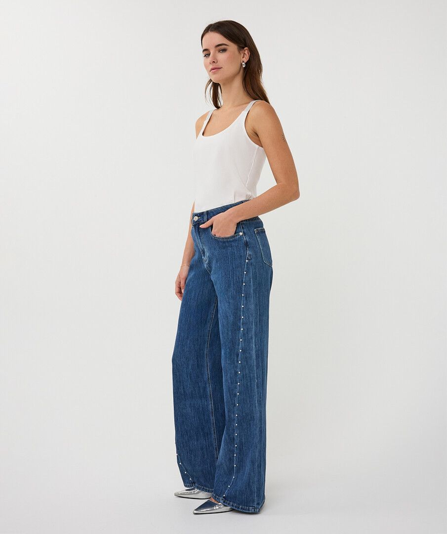 Wide Leg Studded Details Jean. Style ESQ12018