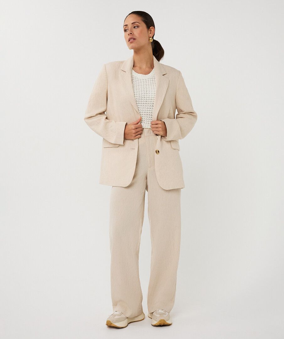 Oversized Button Front Structured Blazer. Style ESQ17000