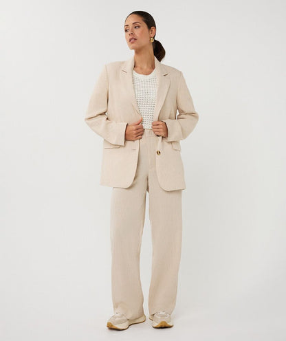 Oversized Button Front Structured Blazer. Style ESQ17000