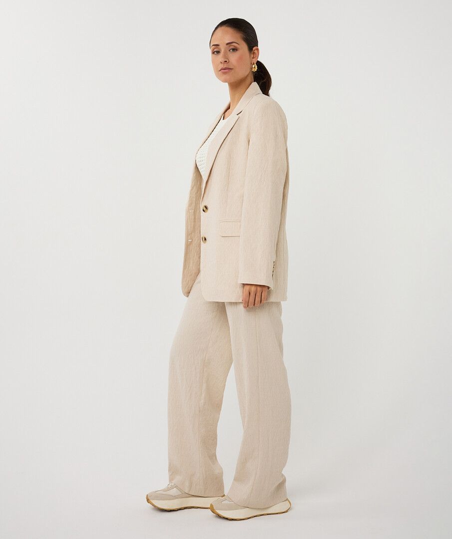 Oversized Button Front Structured Blazer. Style ESQ17000