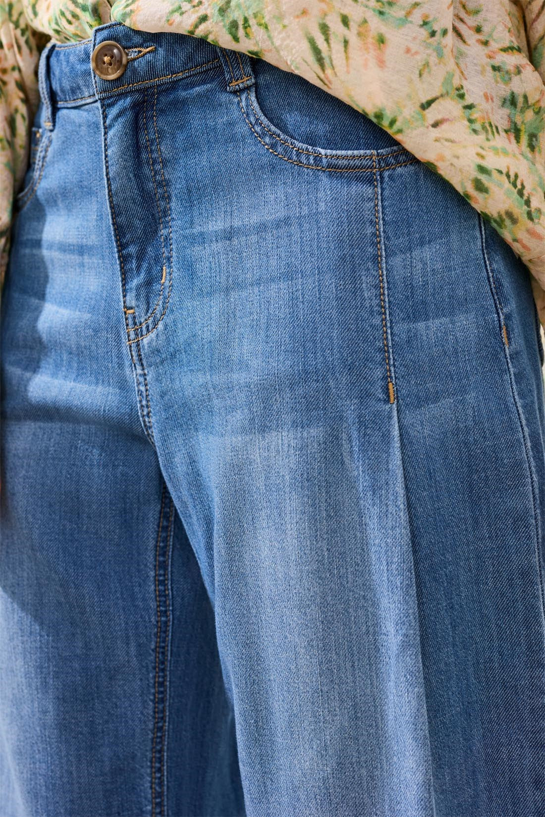 Audrey Pleated Cropped Wide Leg Jean. Style TR6189O-4984