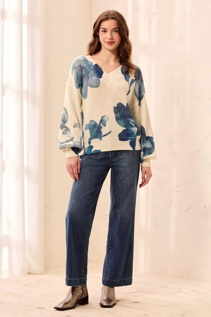 Drop Shoulder V-Neck Puff-Sleeve Printed Sweater. Style TR6363O-5614
