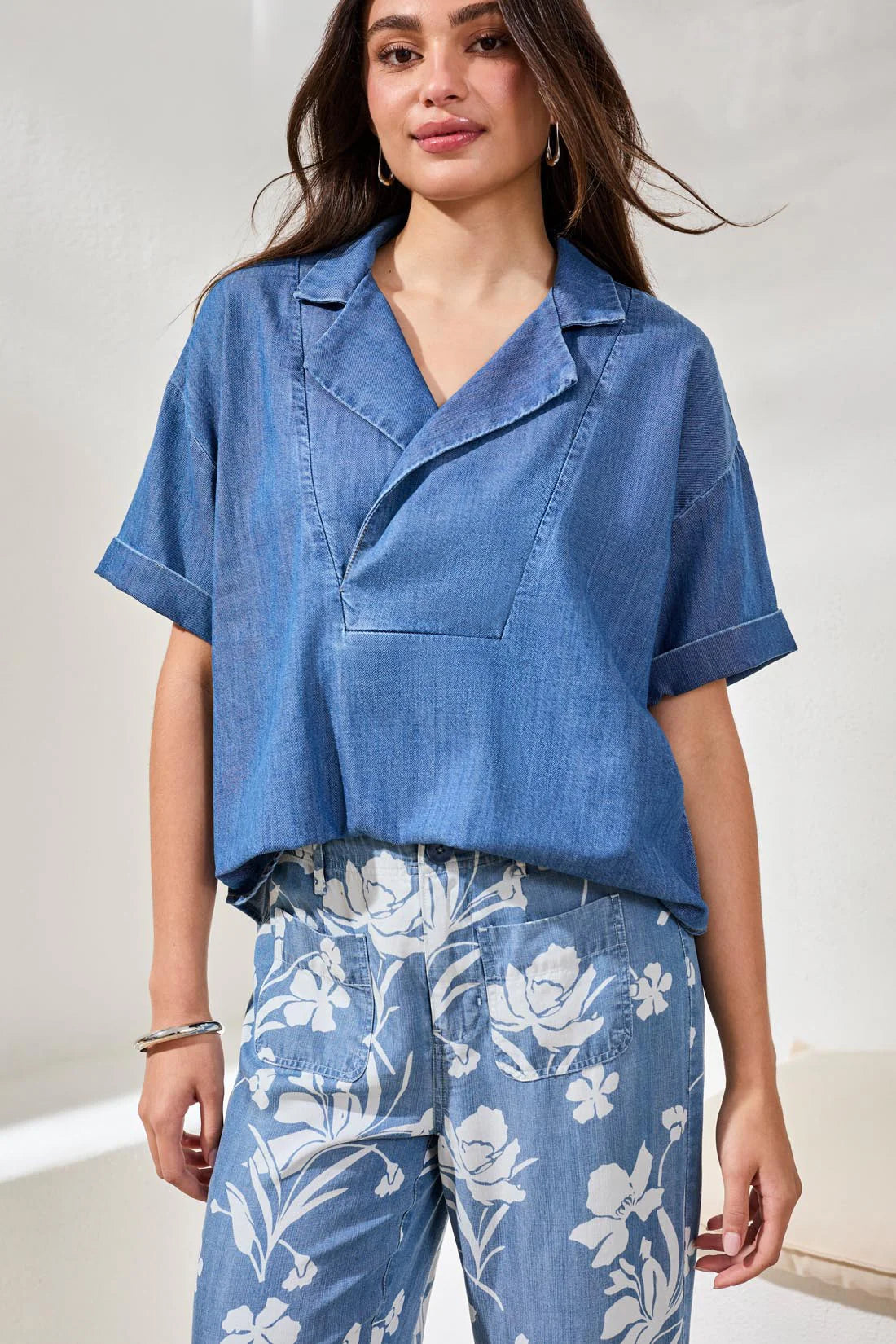 Flowy Short Sleeve Denim Collared Top. Style TR5739O-4984