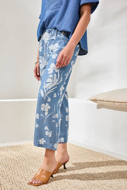 Floral Print Lightweight Cropped Pant. Style TR6142O-4954P