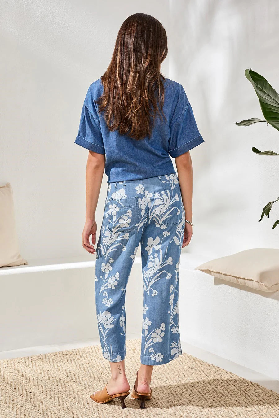 Floral Print Lightweight Cropped Pant. Style TR6142O-4954P