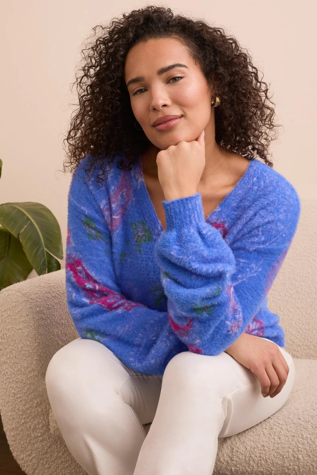 Blue Floral Yarn V-Neck Sweater. Style TR5585O-5054