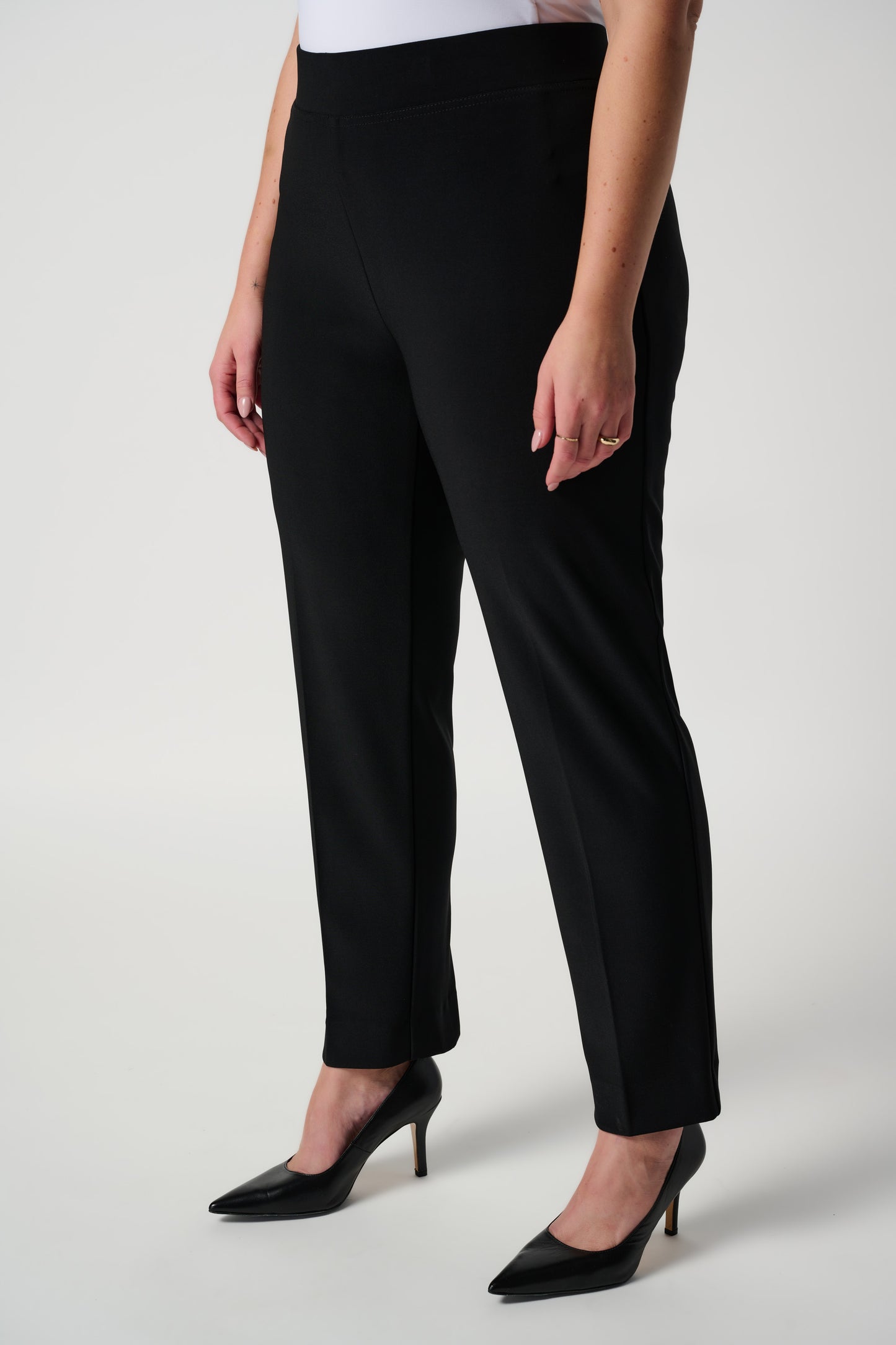 Pull On Ankle Slit Pant in Black. Style JR143105s