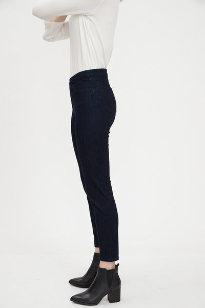 Pull On Slim Ankle Jean in Black or Med Wash. Style FD2673902