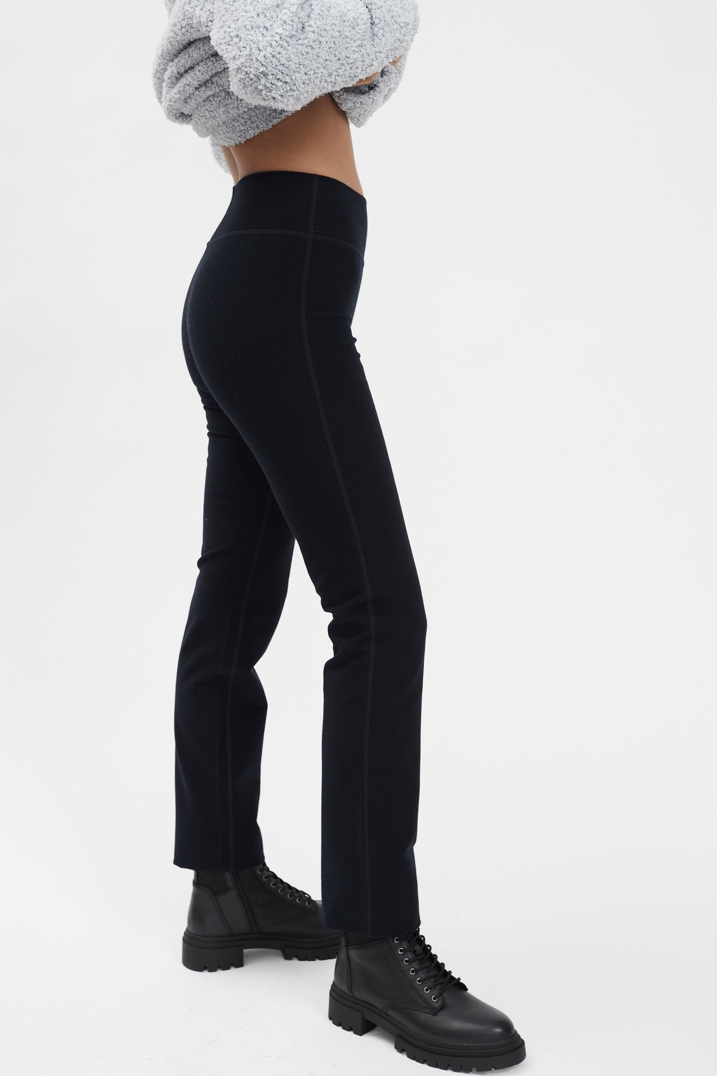 Sporty Straight Leg Jegging in Ebony or Indigo. Style IM2775505