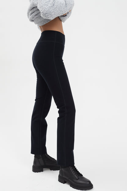 Sporty Straight Leg Jegging in Ebony or Indigo. Style IM2775505