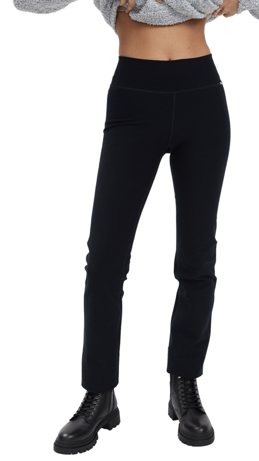 Sporty Straight Leg Jegging in Ebony or Indigo. Style IM2775505