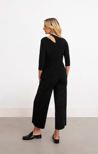 Cutting Edge 3/4 Sleeve Top in Black. Style SI22261-2BLK
