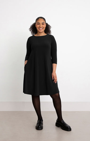 Short Trapeze Pocket Dress in Black. Style SI2895S-2BLK